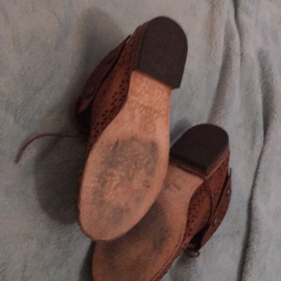 Shoes - Picture 3 of 4